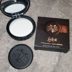 Kat von D lock it blotting powder fair